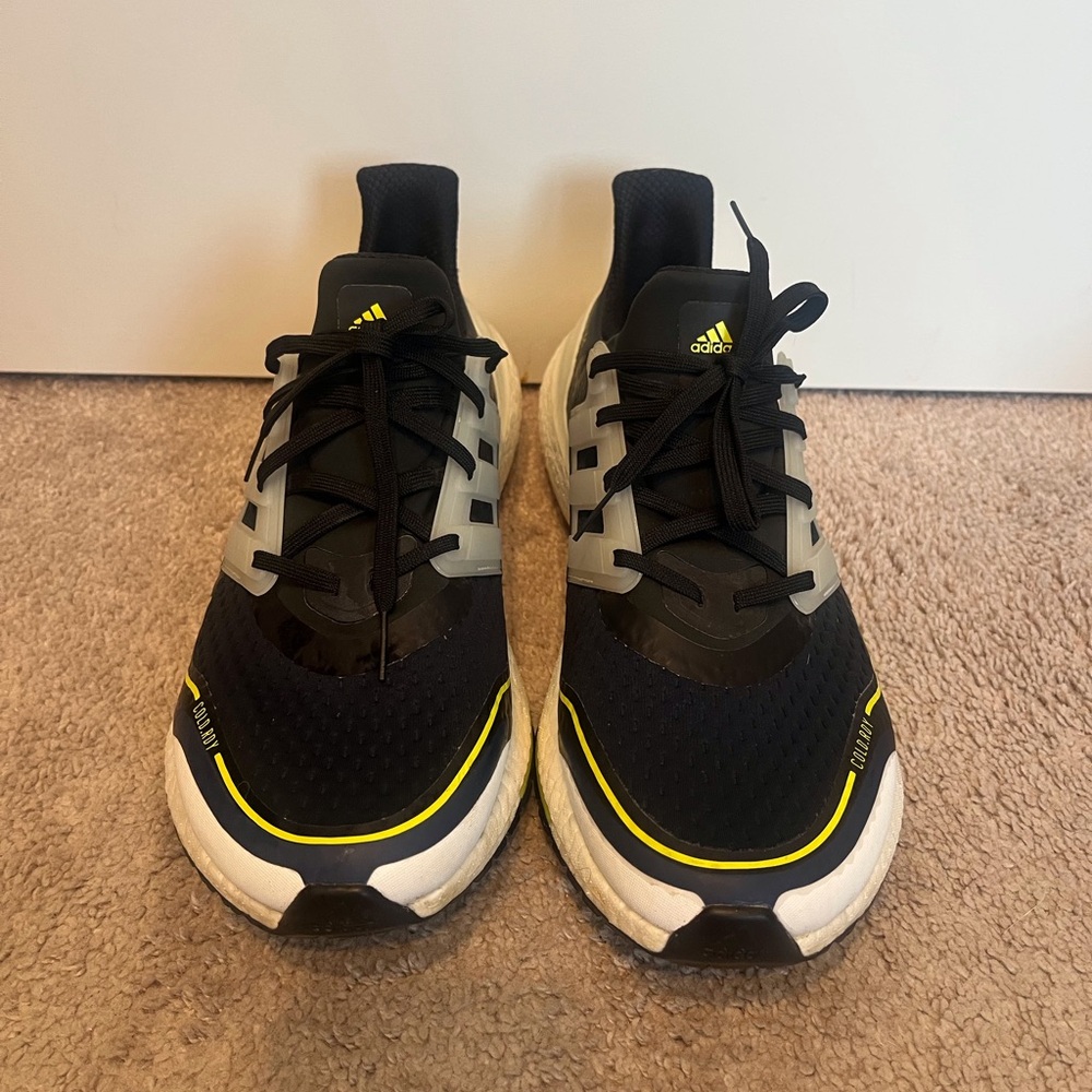 ULTRABOOST - Picture 2 of 5